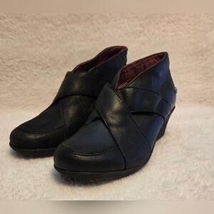 Mozo Black Leather Wedge Oil &Slip Resistant Shoes. Size 7.5